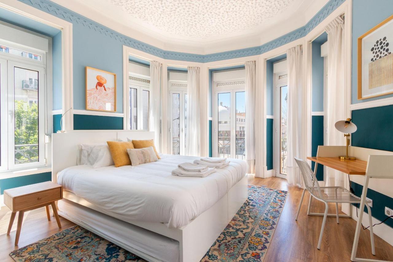 Bright Center, 10m From Subway, 6 Rooms, Up To 20 Ppl Hébergement de vacances Lisboa