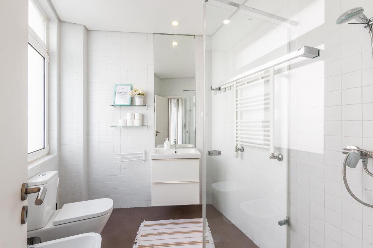 Hébergement de vacances Bright Center, 10m From Subway, 6 Rooms, Up To 20 Ppl Lisboa