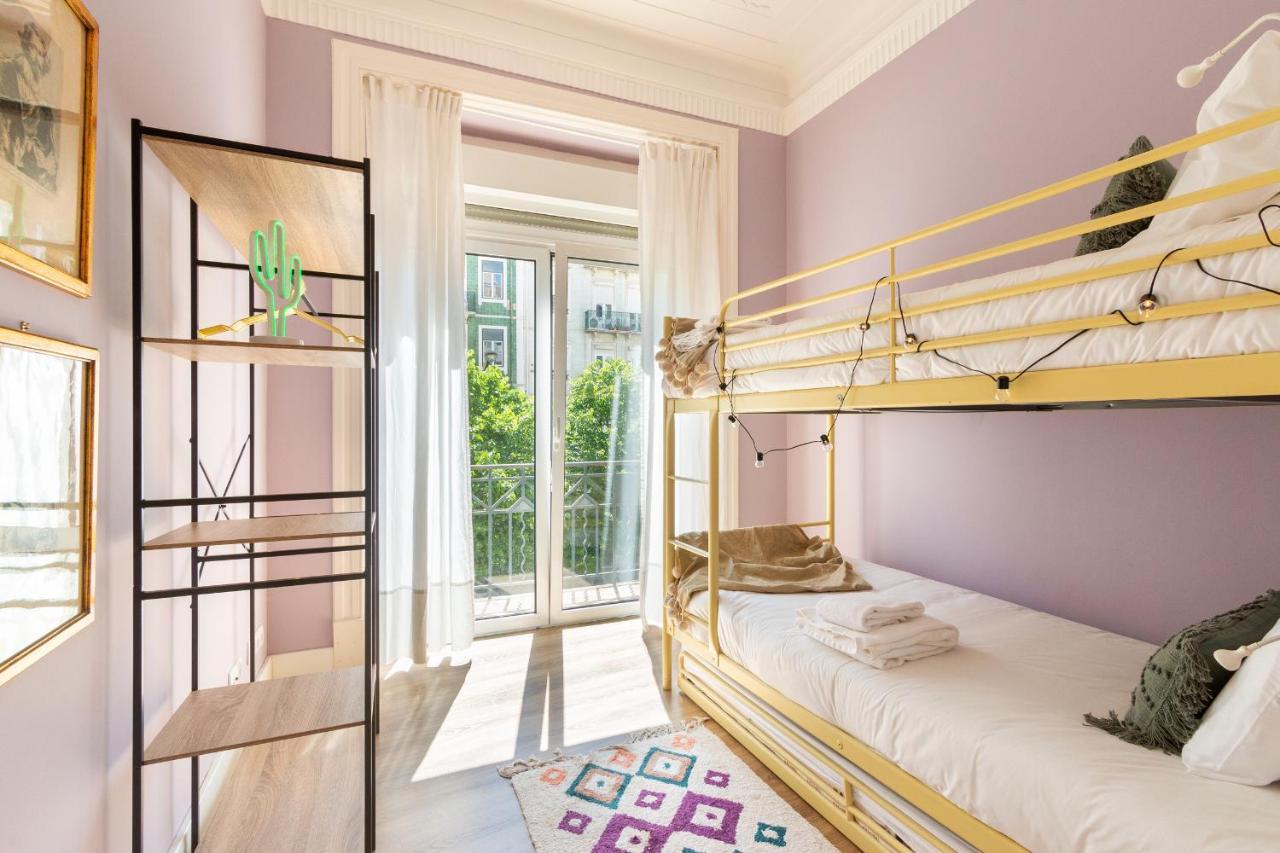 Bright Center, 10m From Subway, 6 Rooms, Up To 20 Ppl Hébergement de vacances