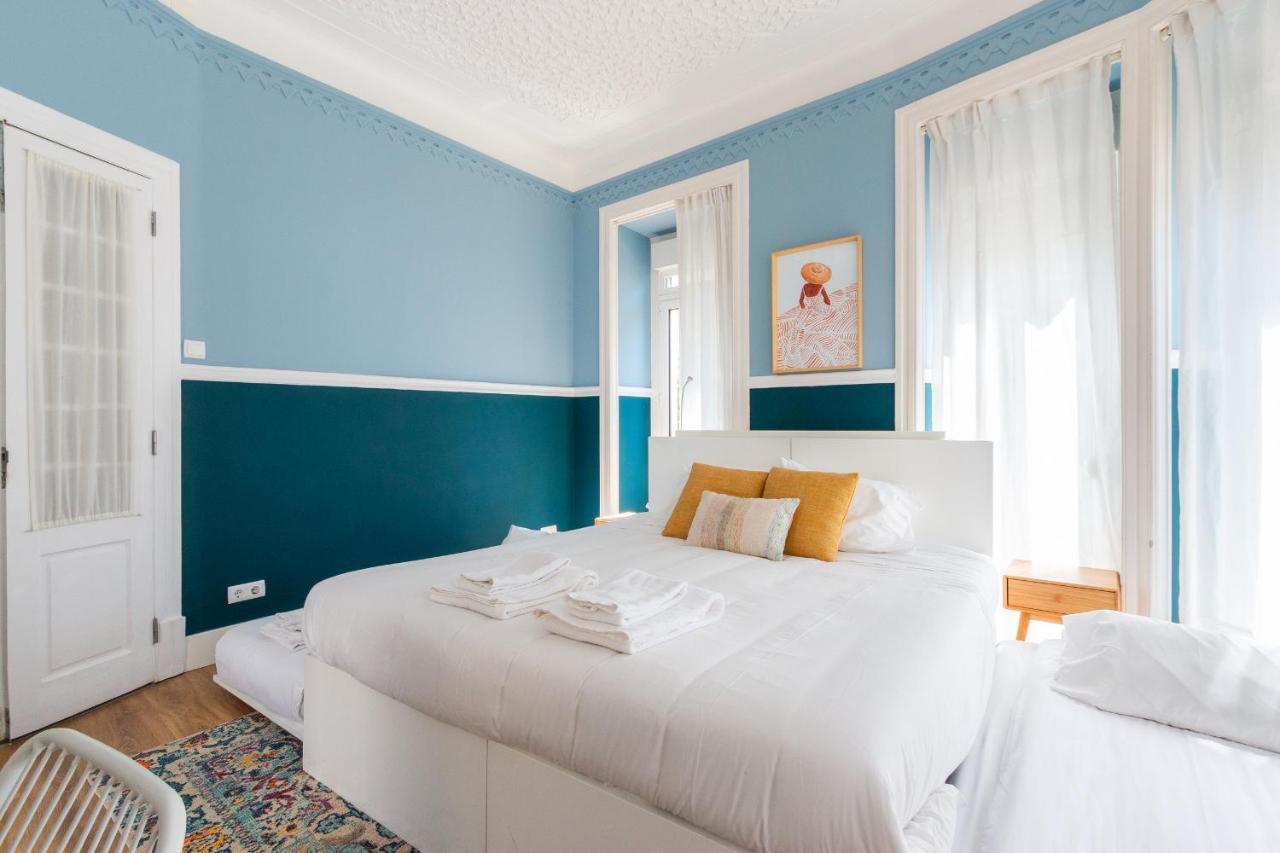 Hébergement de vacances Bright Center, 10m From Subway, 6 Rooms, Up To 20 Ppl Lisboa