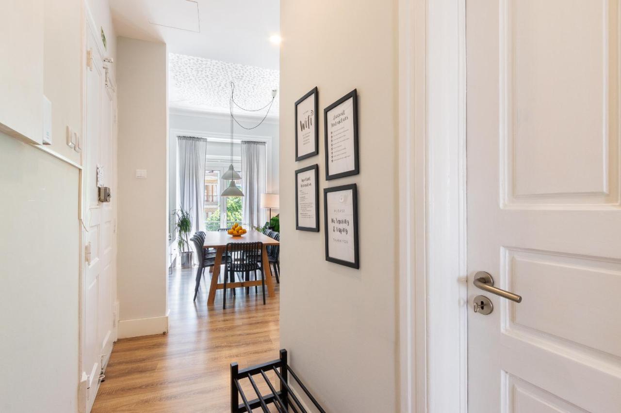 Bright Center, 10m From Subway, 6 Rooms, Up To 20 Ppl Hébergement de vacances *