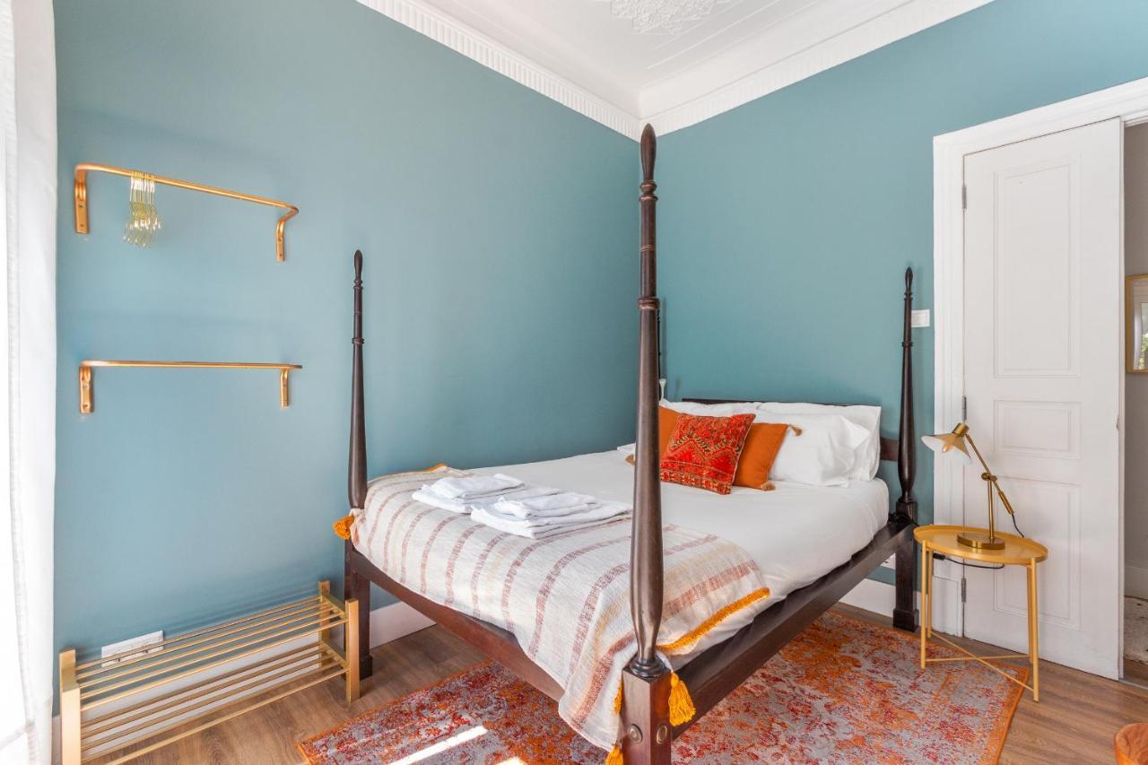 Hébergement de vacances Bright Center, 10m From Subway, 6 Rooms, Up To 20 Ppl Lisboa