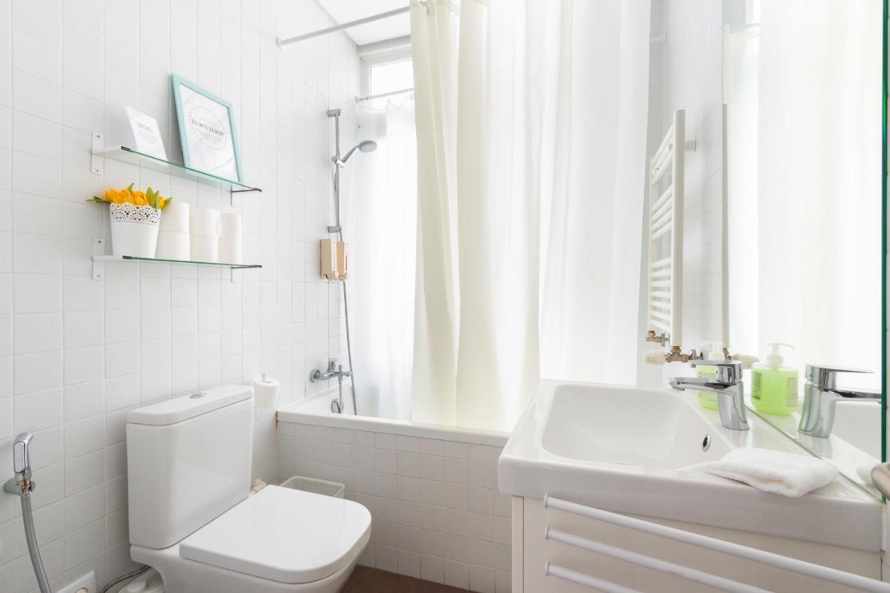 Hébergement de vacances Bright Center, 10m From Subway, 6 Rooms, Up To 20 Ppl