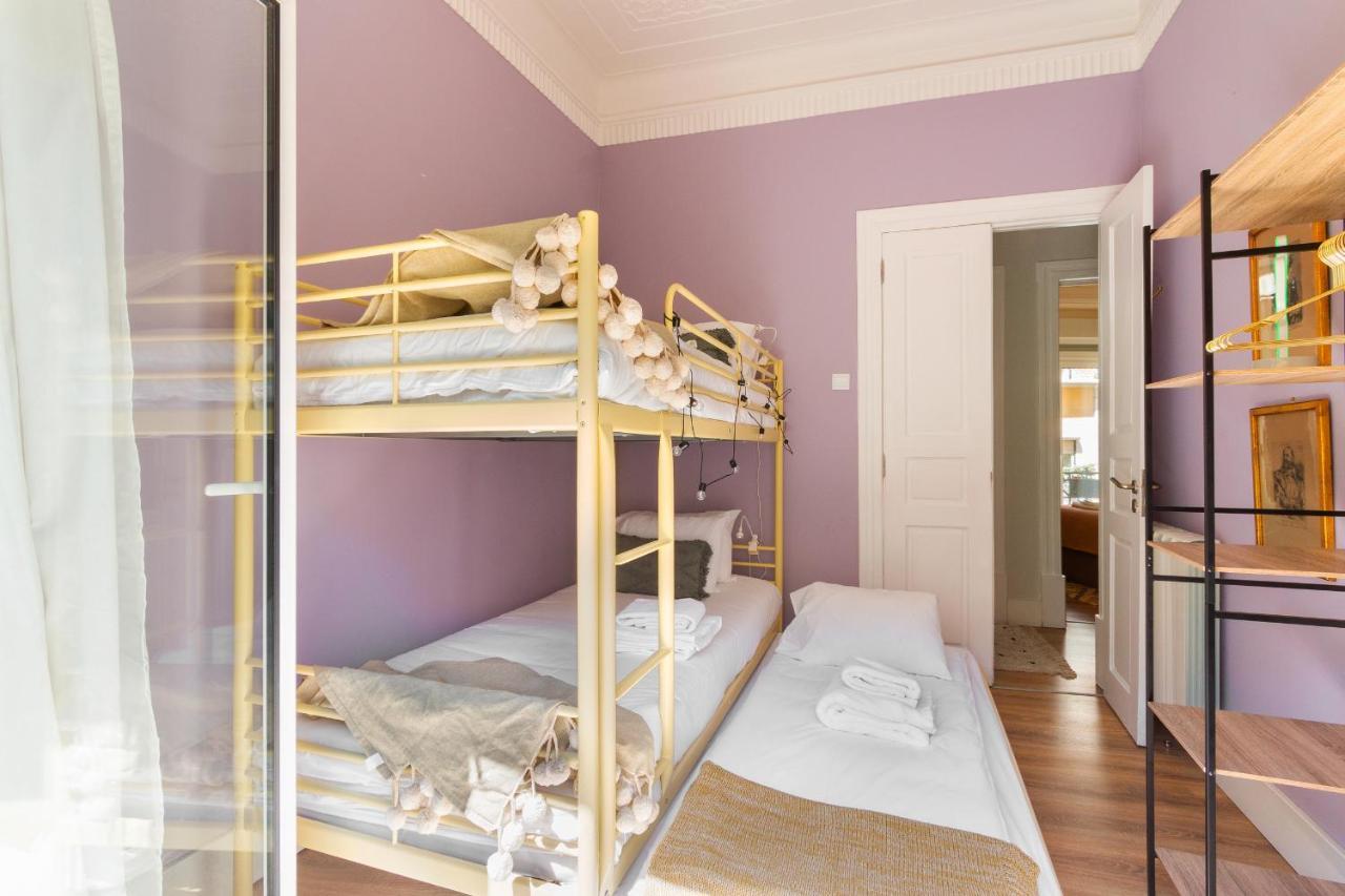 Bright Center, 10m From Subway, 6 Rooms, Up To 20 Ppl Hébergement de vacances Lisboa
